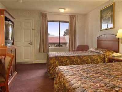 Courtyard Inn North Highlands Екстер'єр фото